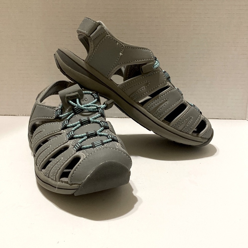 Khombu Ashley Sandals Womens Size 9 Gray Slip On Velcro Hook and Loop Strap.